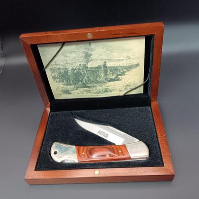 NRA FOLDING POCKET KNIFE IN WOODEN BOX