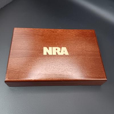 NRA FOLDING POCKET KNIFE IN WOODEN BOX