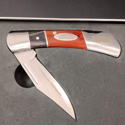 NRA MEMBER LIMITED EDITION POCKET KNIFE "DEFENDERS OF FREEDOM"