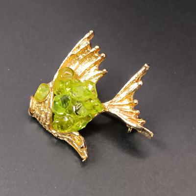 STERLING AND ABALONE BUTTERFLY, FISH, DRAGONFLY AND RING OF GREEN STONES BROOCHES