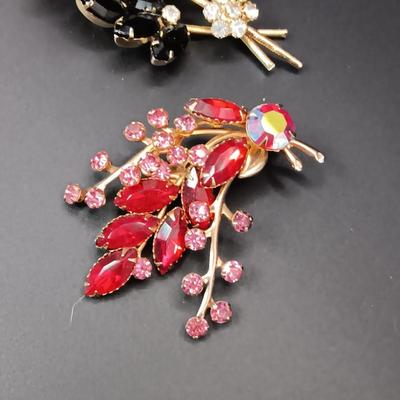 BEAUTIFUL LARGER BROOCHES