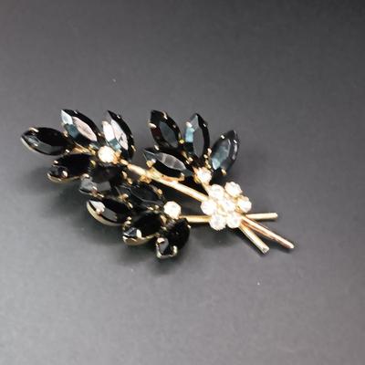 BEAUTIFUL LARGER BROOCHES