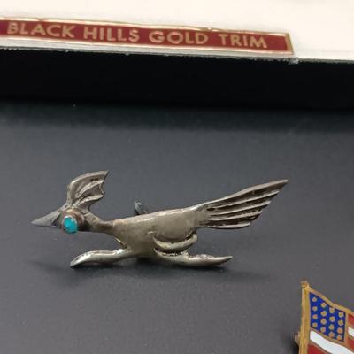 BLACK HILLS GOLD TRIM TIE CLIP, TIE TACKS AND A PIN