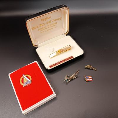 BLACK HILLS GOLD TRIM TIE CLIP, TIE TACKS AND A PIN