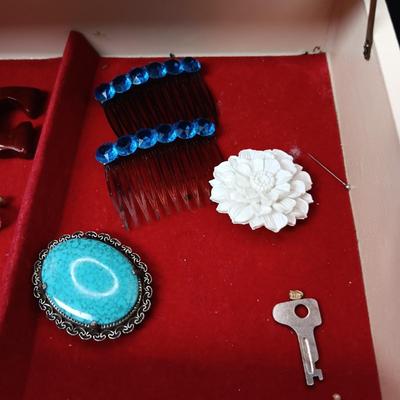 JEWELRY BOX WITH SOME COSTUME JEWELRY