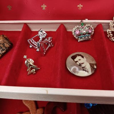 JEWELRY BOX WITH SOME COSTUME JEWELRY
