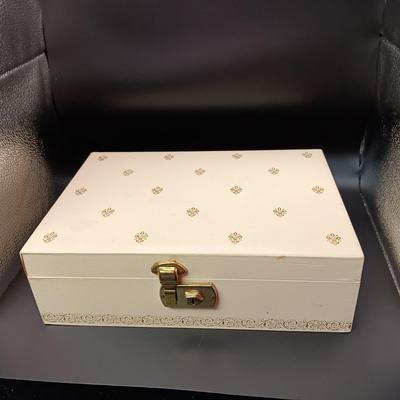 JEWELRY BOX WITH SOME COSTUME JEWELRY