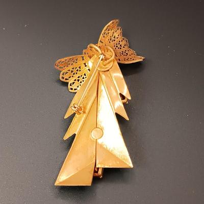 GOLD TONE VINTAGE BROOCHES