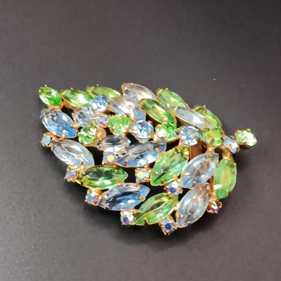 FILIGREE SILVER AND 3 OTHER UNIQUE BROOCHES