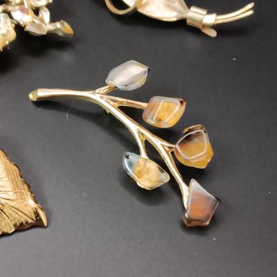 LISNER AND OTHER VINTAGE BROOCHES