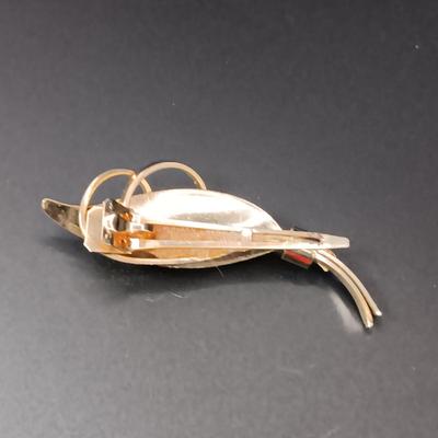LISNER AND OTHER VINTAGE BROOCHES