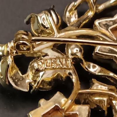 LISNER AND OTHER VINTAGE BROOCHES
