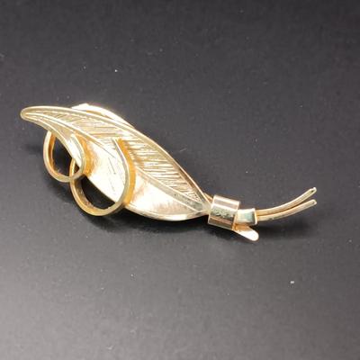 LISNER AND OTHER VINTAGE BROOCHES