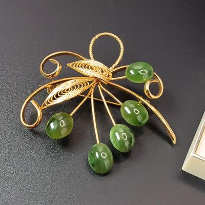 PRETTY PINS AND BROOCHES