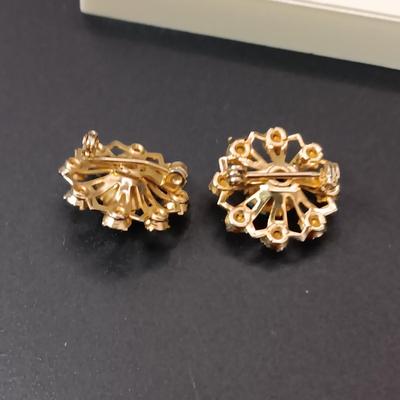 PRETTY PINS AND BROOCHES