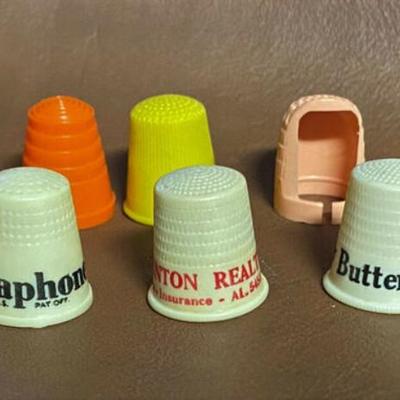 lot vintage plastic Advertising Thimbles 