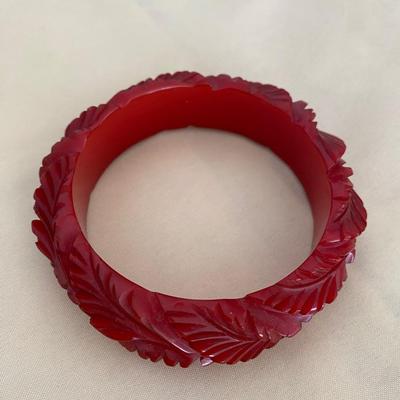 Vintage leaf pattern bake lite bangle
