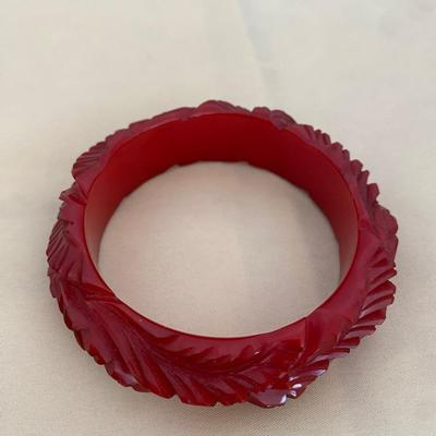 Vintage leaf pattern bake lite bangle