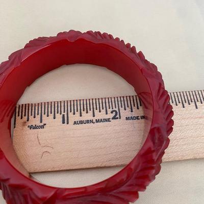 Vintage leaf pattern bake lite bangle