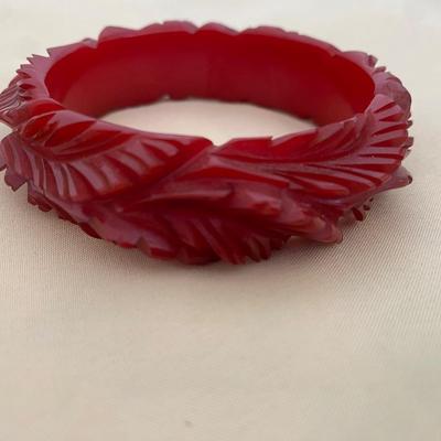 Vintage leaf pattern bake lite bangle