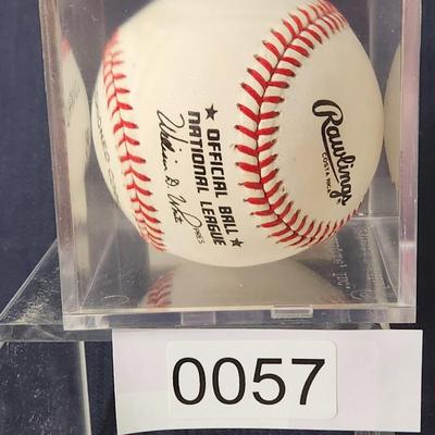 Eddie Murray Signed National League Baseball In Collectors Case
