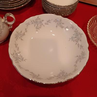 MIKASA FINE CHINA 8 PLACE SETTING W/EXTRAS PLUS CRYSTAL BOWLS AND A RELISH DISH