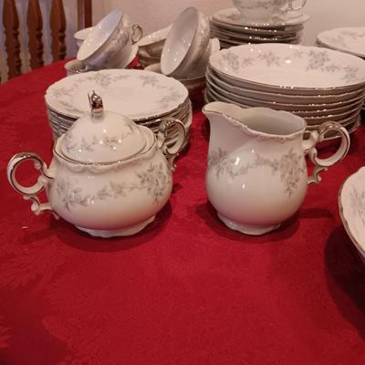 MIKASA FINE CHINA 8 PLACE SETTING W/EXTRAS PLUS CRYSTAL BOWLS AND A RELISH DISH