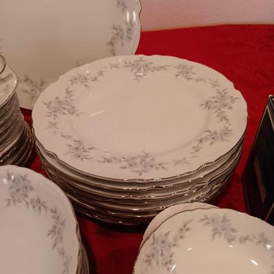 MIKASA FINE CHINA 8 PLACE SETTING W/EXTRAS PLUS CRYSTAL BOWLS AND A RELISH DISH
