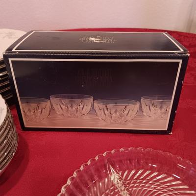 MIKASA FINE CHINA 8 PLACE SETTING W/EXTRAS PLUS CRYSTAL BOWLS AND A RELISH DISH