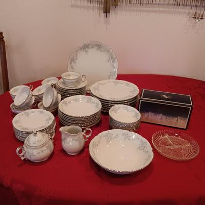 MIKASA FINE CHINA 8 PLACE SETTING W/EXTRAS PLUS CRYSTAL BOWLS AND A RELISH DISH