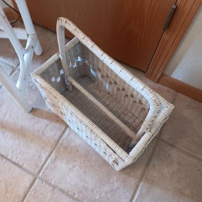 WICKER SIDE TABLE AND MAGAZINE HOLDER PLUS A TABLE LAMP