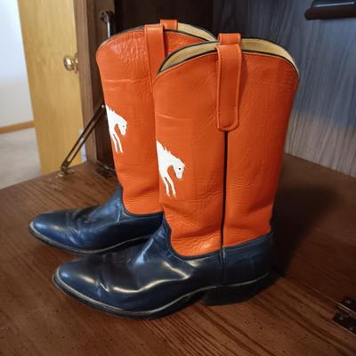 MEN'S ORANGE AND BLUE WESTERN BOOTS SIZE 10 PLUS A BOOT HORN
