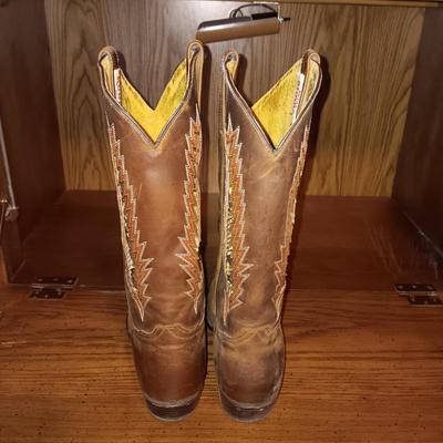 MEN'S LEATHER WESTERN BOOTS WITH SOME WEAR SIZE 10