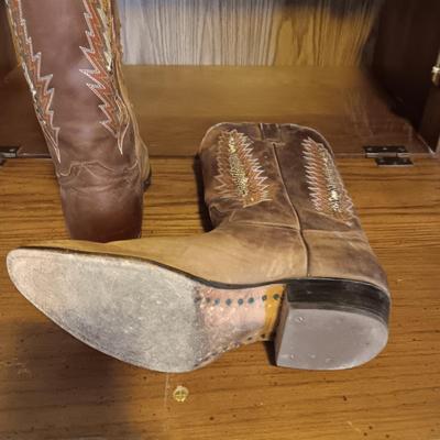 MEN'S LEATHER WESTERN BOOTS WITH SOME WEAR SIZE 10
