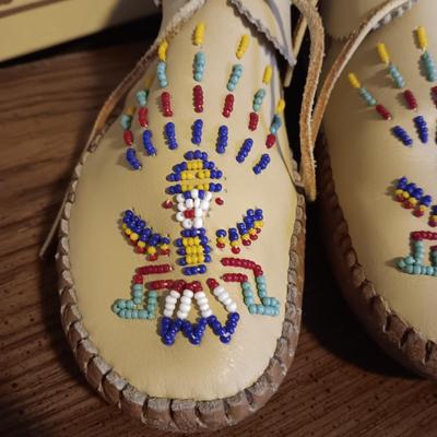 SUPER CUTE & LOOK VERY COMFY LADIES TAOS INDIAN MAID MOCCADINS