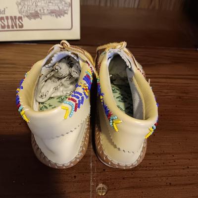 SUPER CUTE & LOOK VERY COMFY LADIES TAOS INDIAN MAID MOCCADINS