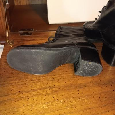 LADIES NINE WEST SHORT BOOTS (8.5) AND SLIP ON SHOES (8.5)