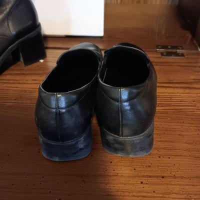 LADIES NINE WEST SHORT BOOTS (8.5) AND SLIP ON SHOES (8.5)