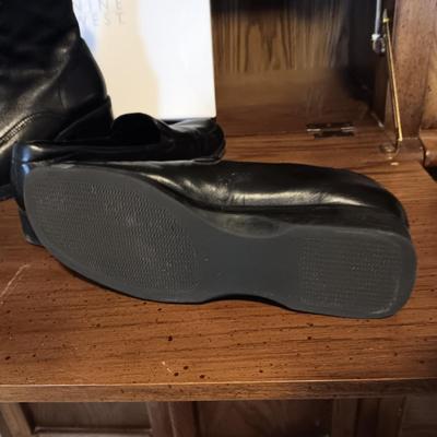 LADIES NINE WEST SHORT BOOTS (8.5) AND SLIP ON SHOES (8.5)