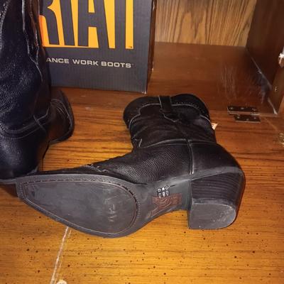 NEW LADIES ARIAT LEATHER WESTERN BOOTS SIZE 9