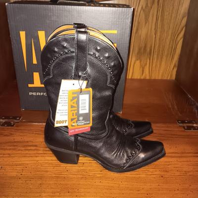 NEW LADIES ARIAT LEATHER WESTERN BOOTS SIZE 9