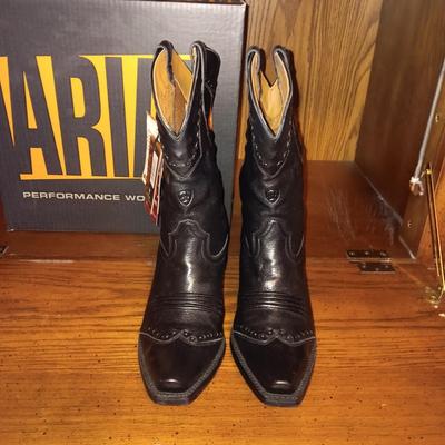NEW LADIES ARIAT LEATHER WESTERN BOOTS SIZE 9