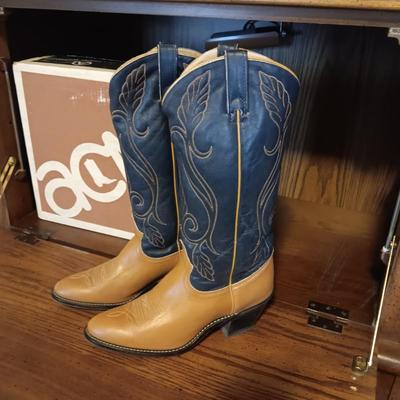 LIKE NEW LADIES ACME LEATHER WESTERN BOOTS SIZE 8.5