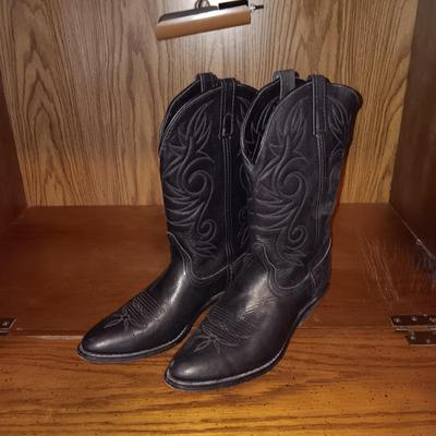 LADIES WESTERN BOOTS SIZE 9