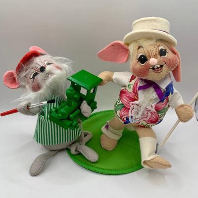 LOT 19 J: Annalee 1995 Easter Rabbit & 1992 Toy Maker Mouse Dolls