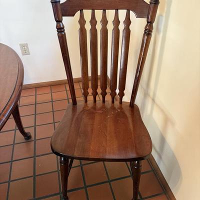 LOT 128K: Beautiful Solid Wood Kitchen / Dining Table w/ Leaf & 4 Chairs