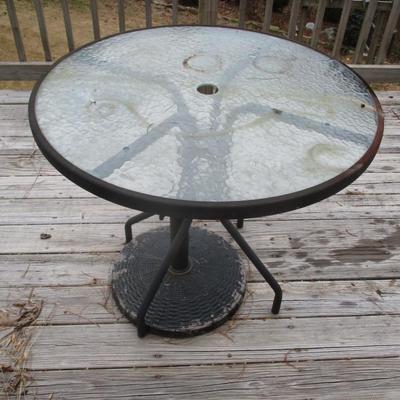 Outdoor Round Patio Table With Umbrella Stand