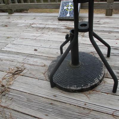 Outdoor Round Patio Table With Umbrella Stand
