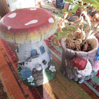Resin Solar Light Mushroom & Gnome Planter