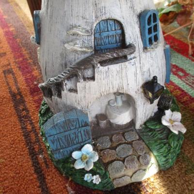 Resin Solar Light Mushroom & Gnome Planter